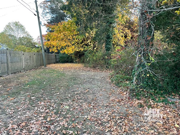 Trailhead we used, it's the gap to the right side of the photo.